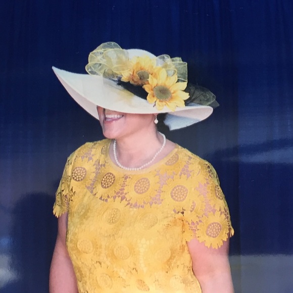 Crocheted sunflower dress - Picture 5 of 6